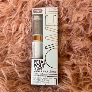 Flower petal pout lip mask